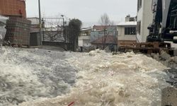 Bursa'da şiddetli yağış sonrası yollar dereye döndü!