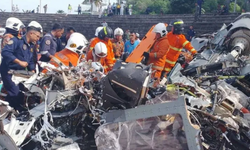 Malezya'da donanma helikopterleri çarpıştı! En az 10 ölü