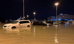 Dubai'de 75 yılın en şiddetli yağışı!