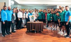 Bursaspor'da sürpriz kutlama!