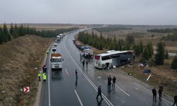 Yolcu otobüsü devrildi: Ölü ve çok sayıda yaralı!