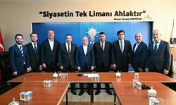 Karacabey’de Belediye Meclis Üyeleri AK Parti rozeti taktı