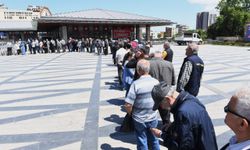 Bursa’nın yeni meydanında ücretsiz dağıtıldı