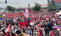 Bursalılar meydanda CHP lideri Özel’i bekliyor!
