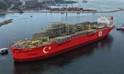 İlk yüzer doğalgaz üretim gemisi Boğaz’da