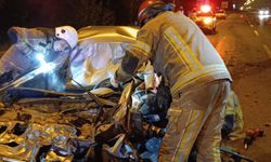 Bursa’da feci kaza: Otomobil kağıt gibi ezildi!