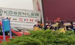 Sıkışan sürücüyü kurtarmak içi seferber oldular
