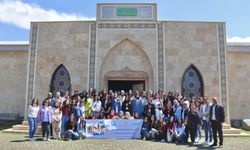 Bursalı öğrencilerin Ahlat’ta tarihi yolculuğu