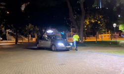 Uygulamayı görünce kaldırıma çıktı!