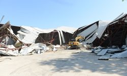 Bursa’da kaçak depo yıkıldı
