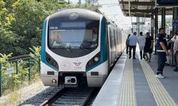 Marmaray’da raylara atlayarak intihar etti