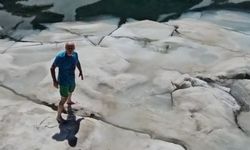 Haziranda buzlu gölde yüzdüler!