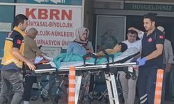 Küçük çocuk bıçağın üstüne düştü!