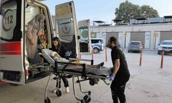 Çocuğun üzerine demir kapı devrildi