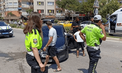 İki araç kafa kafaya çarpıştı!