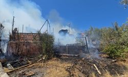 Mudanya'da bağ evi yandı