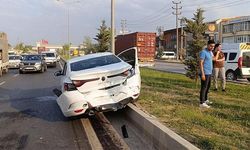 Ciple çarpışan otomobildeki çift yaralandı