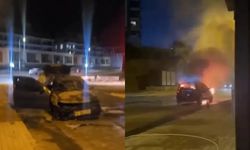 Park halindeki otomobil alev aldı