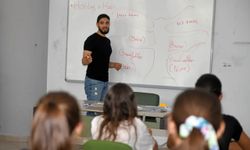 ‘Happy Bus’la çocuklara İngilizce desteği