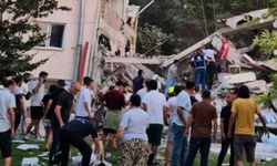 Balıkesir'de bina çöktü!