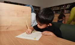 Osmangazi’de çocuklar ilk mektubunu yazdı