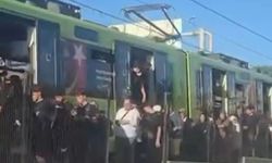 Bursa’da metro arızası: Yolcular raylara indi
