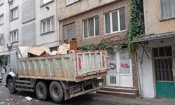 Çöp eve dönen bina boşaltıldı!