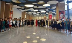 Nilüfer Kadın Korosu'ndan Cumhuriyet defilesi