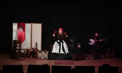 Cumhuriyet'in kuruluşu tek kişilik müzikalle anlatıldı