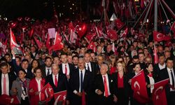 Bursalılar, FSM'de 'Cumhuriyet Yürüyüşü'nde buluştu!