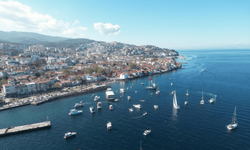 Bursa'da teknelerden Cumhuriyet korteji