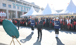 Nilüfer'de kutlamalar çelenk töreni ile başladı