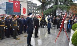 Cumhuriyet kutlamaları çelenk takdimiyle başladı!