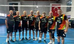 Osmangazi’nin Veteran Voleybolcuları Zirveye Çıktı
