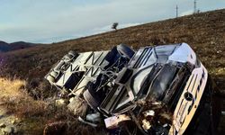 Yolcu otobüsü devrildi: 2 ölü, 21 yaralı!