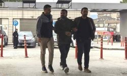 Firari hırsız gezerken yakalandı