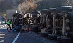 Bursa’da TIR devrildi