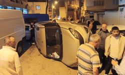 Park halindeki araca çarptı, yan döndü!