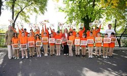 Dökülen yapraklar, sanata dönüştü