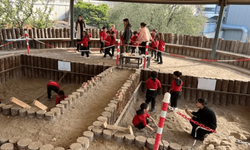 Öğrenciler, Arkeopark’ta arkeolojiyi tanıyor