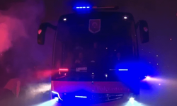 A Milli Takım, meşalelerle karşılandı