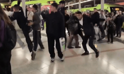 Bursa metrosunda yumruklar havada uçuştu!