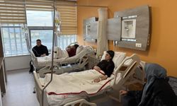 Bursa’da midye yiyen gençler hastanelik oldu!