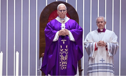 Papa, İstanbul’da 4 bin kişilik ayini yönetti