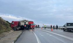 Bursa'da kamyonlar kafa kafaya çarpıştı