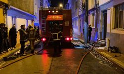 Bina çatısında korkutan yangın