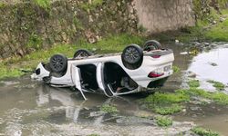 Bursa'da otomobil dereye uçtu: 3 yaralı