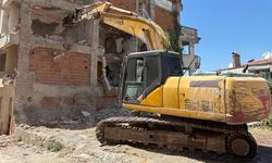 Gemlik’teki riskli binalara yıkım