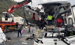 Katliam gibi kaza: 6 ölü, 11 yaralı