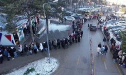 Bursa'da zirveye çıkmak için saatlerce beklediler!